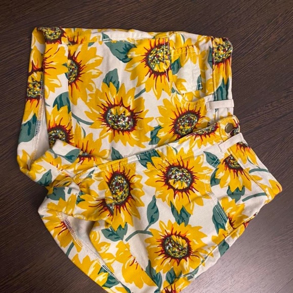 Iconic American Apparel sunflower shorts (size 24) - Picture 2 of 4